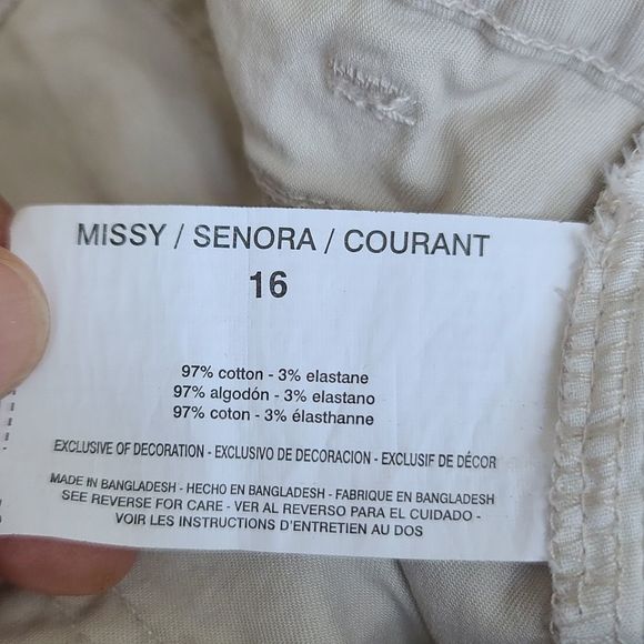 PLUS SIZE GLORIA VANDERBILT CAPRI PANTS - Picture 10 of 10